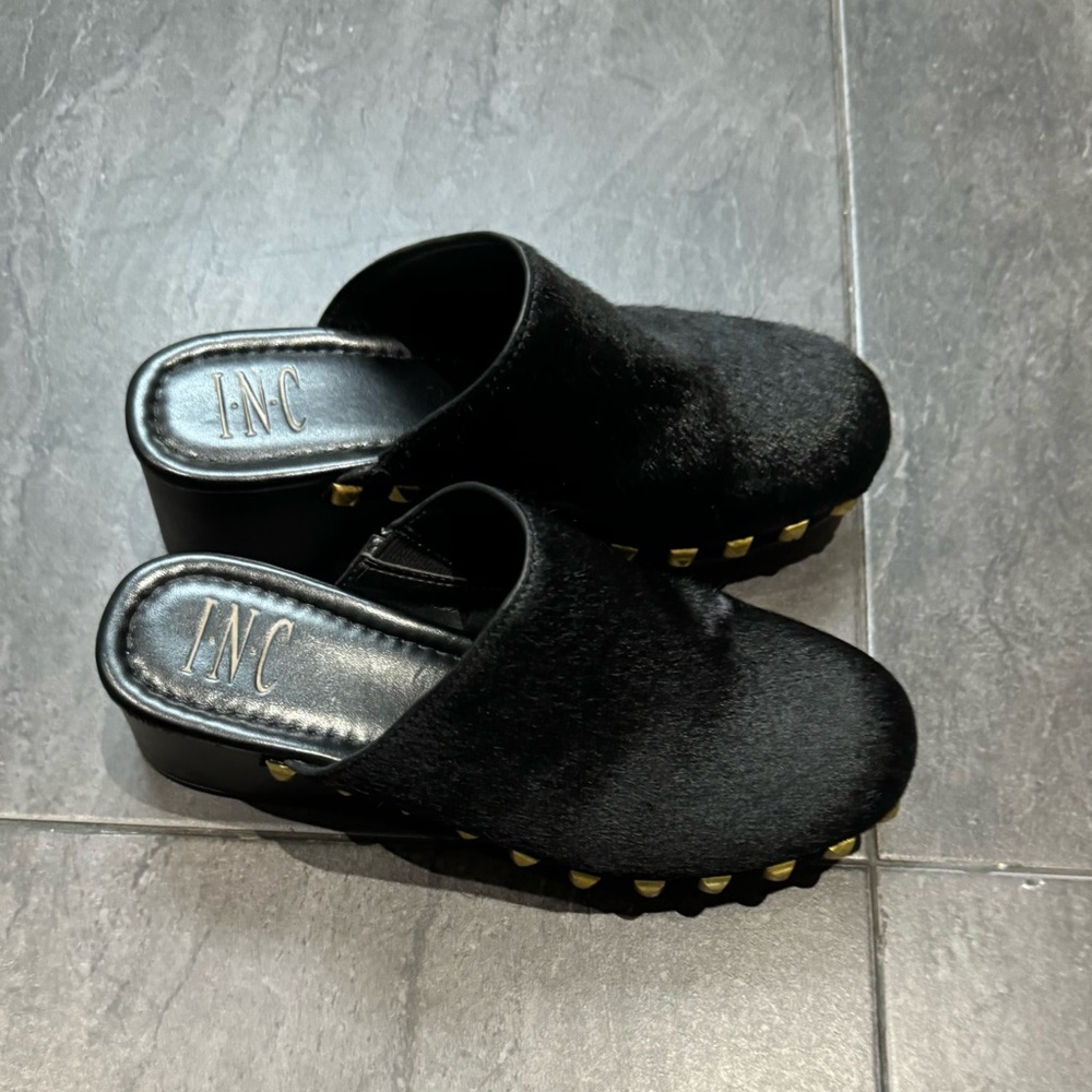INC Womens Real Fur Dyed Calf. Closed Toe Mule Black Size 6.5. - Picture 2 of 7